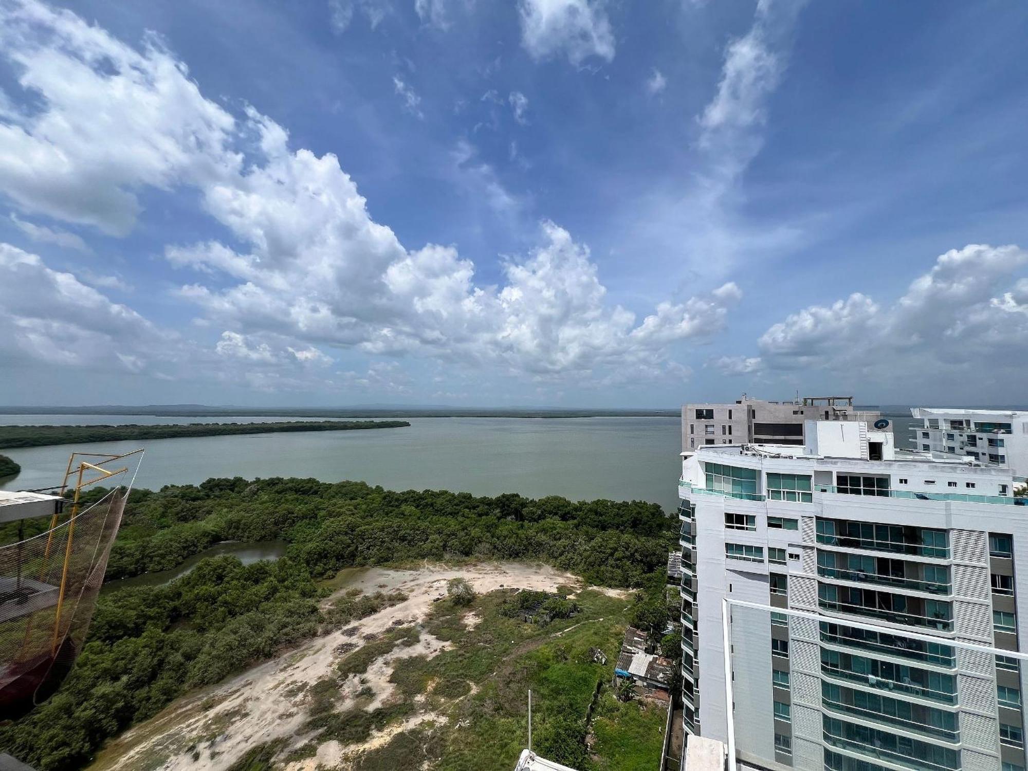 2 Dormitorios junto al mar. Jacuzzi Privado Apartamento *