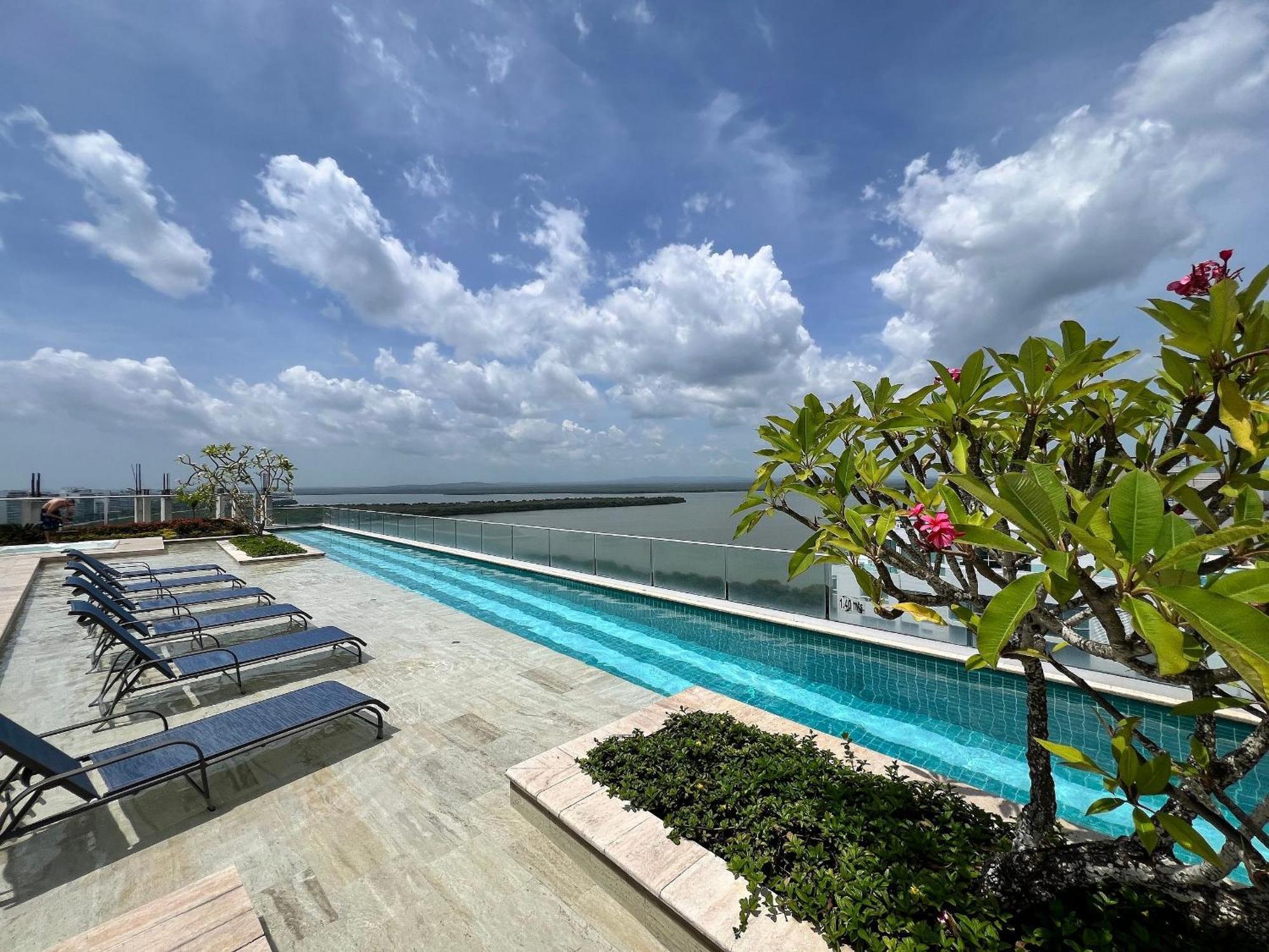 Apartamento 2 Dormitorios junto al mar. Jacuzzi Privado