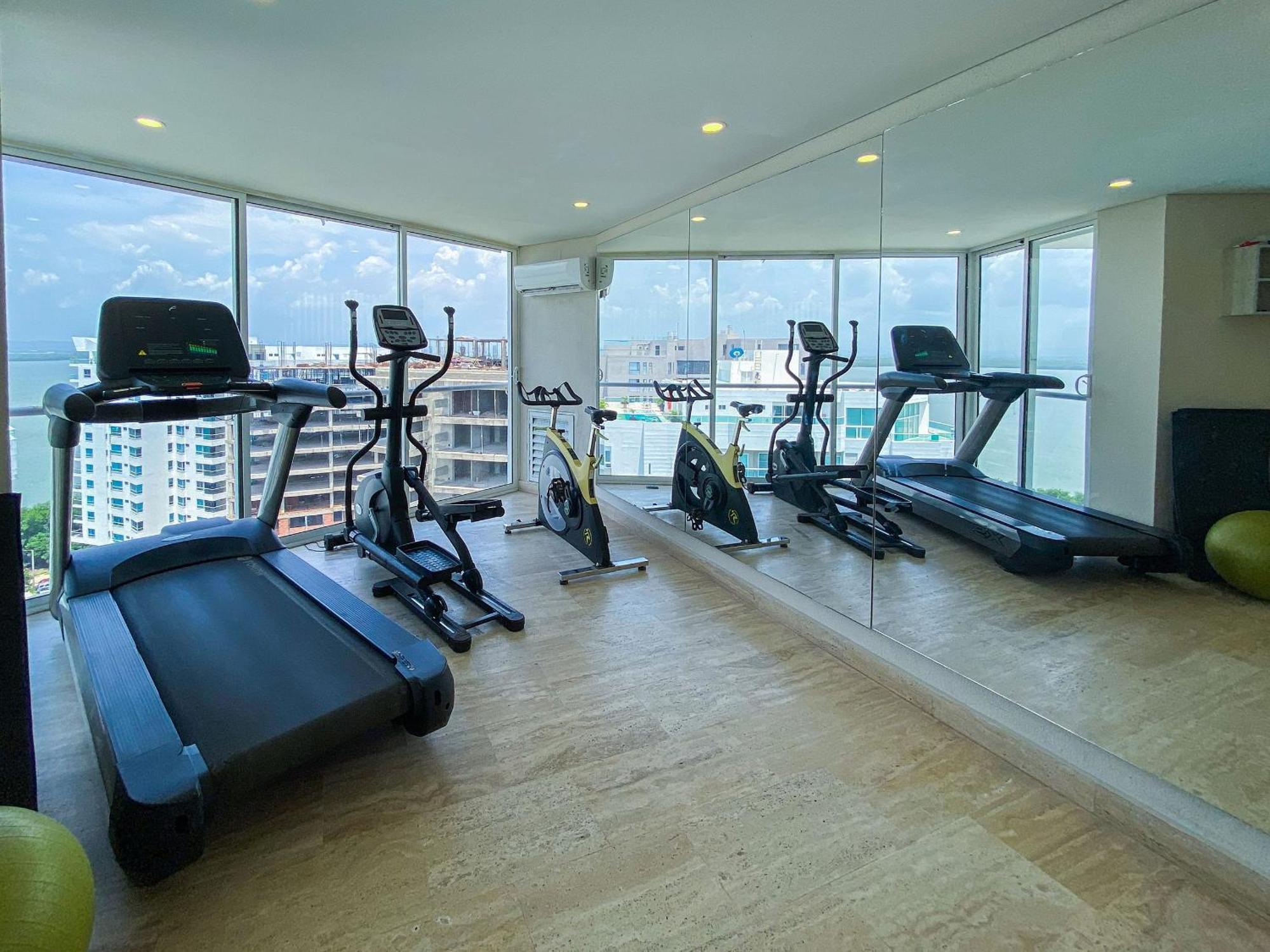 2 Dormitorios junto al mar. Jacuzzi Privado Apartamento