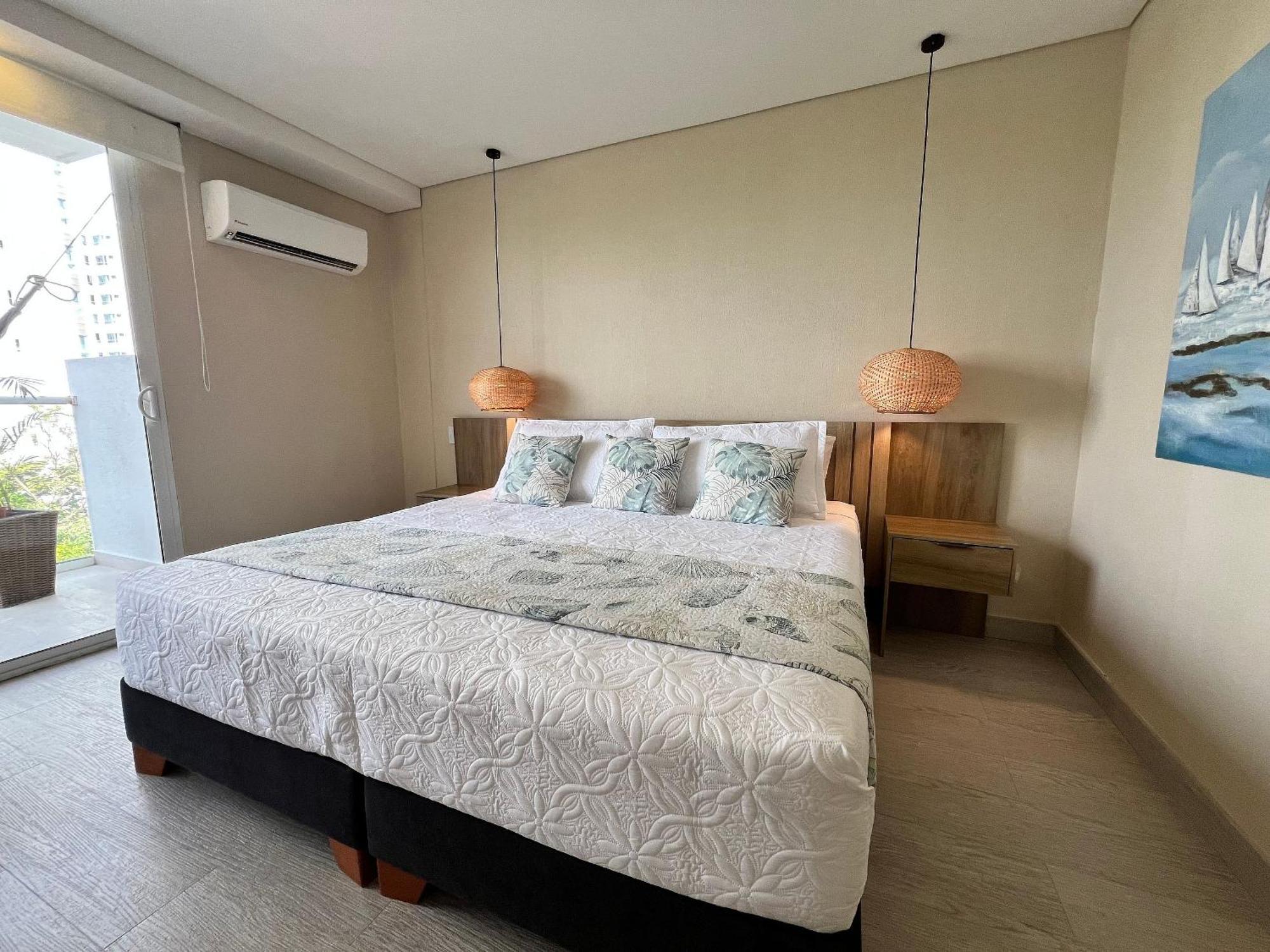 Apartamento 2 Dormitorios junto al mar. Jacuzzi Privado *