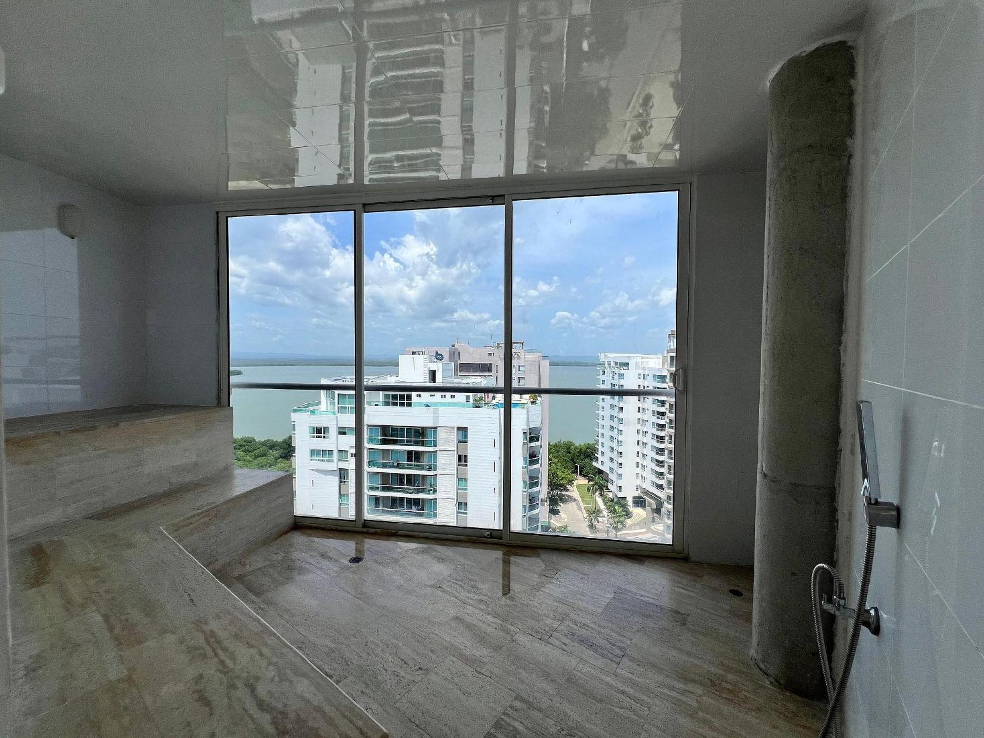 2 Dormitorios junto al mar. Jacuzzi Privado Apartamento
